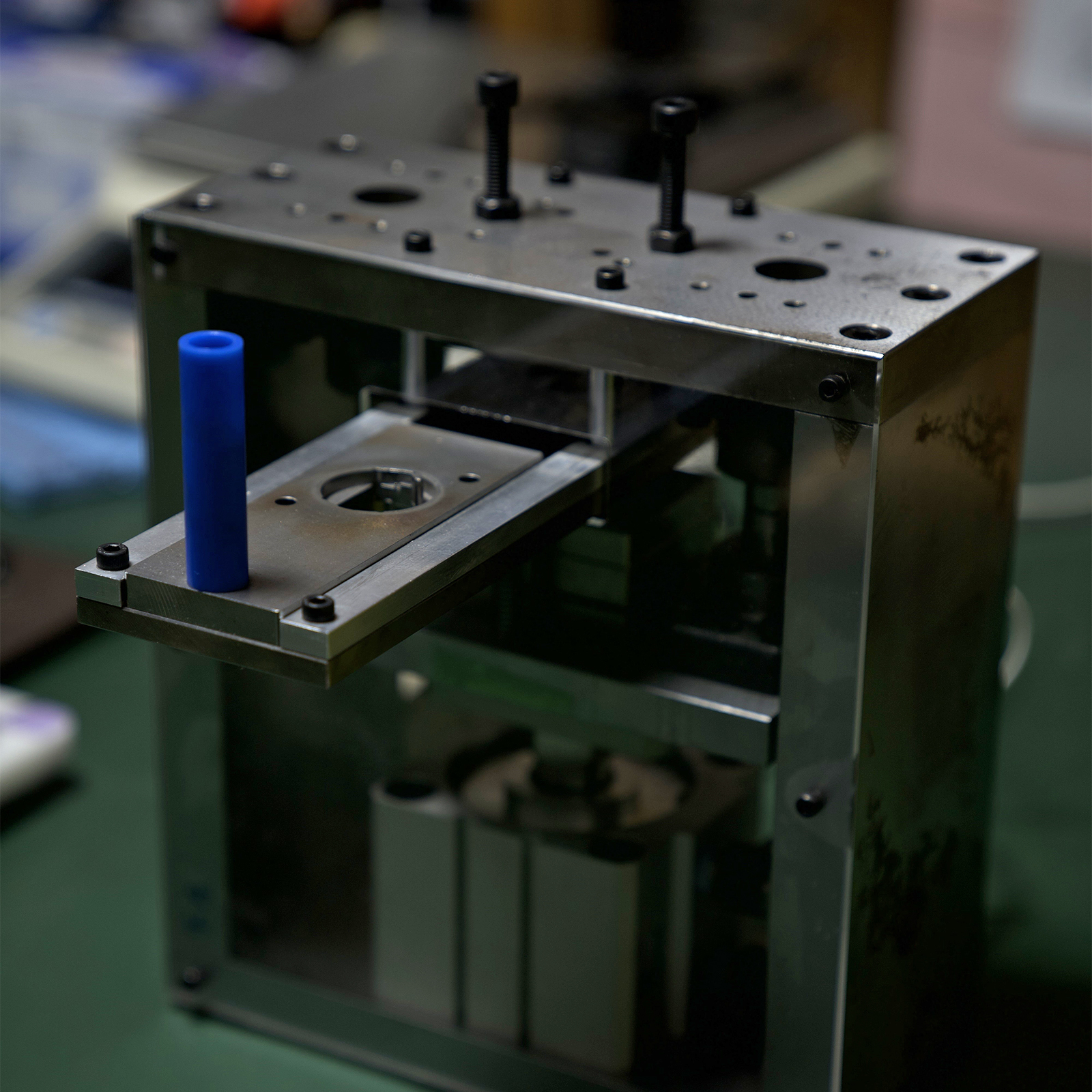 接点組み付けよう半動機