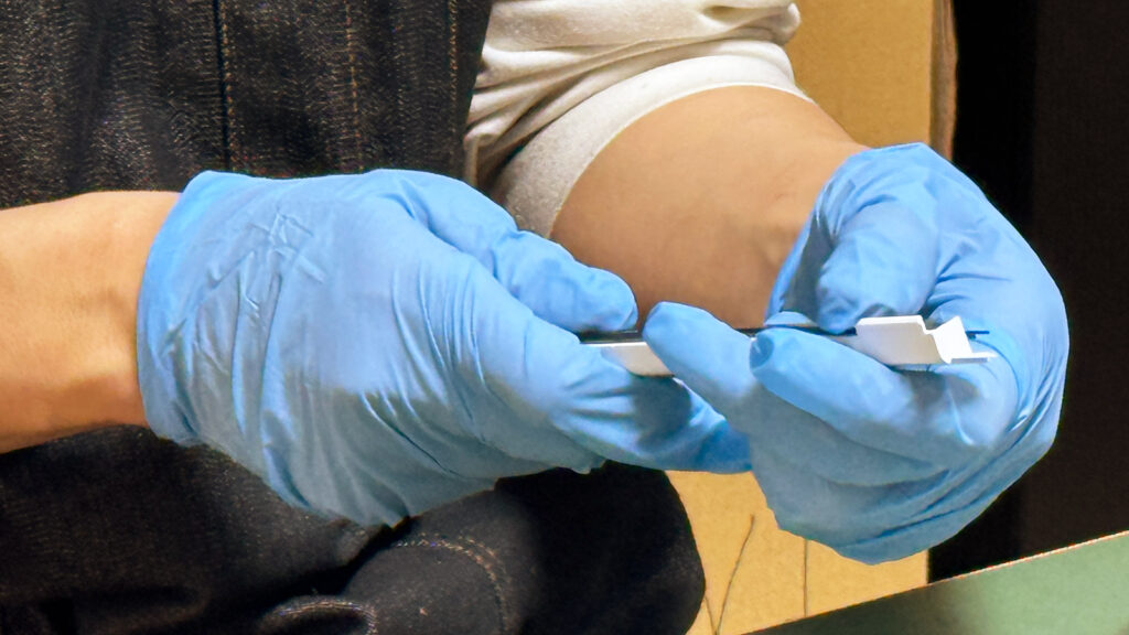 検品中のイメージ写真